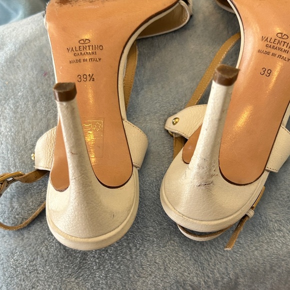 Valentino Garavani Cream and Black Sandals - Picture 5 of 7